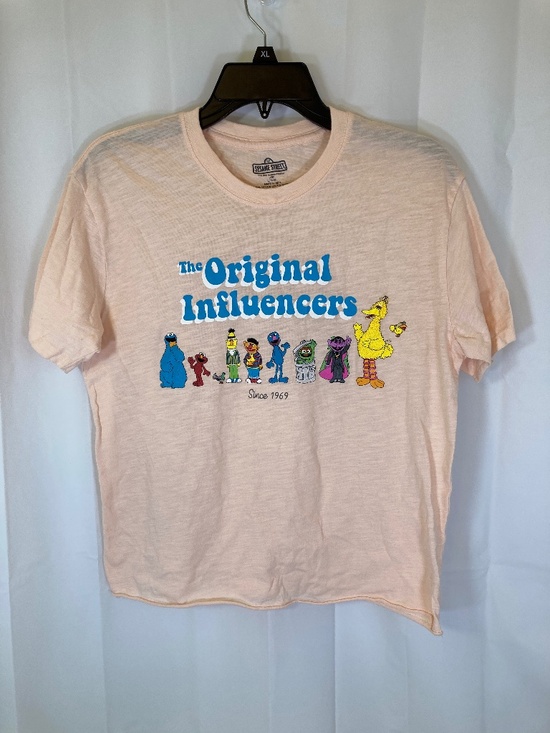 Sesame Street Tops - Sesame Street Original Influencers Shirt Sz L Juniors Short Sleeve Peach